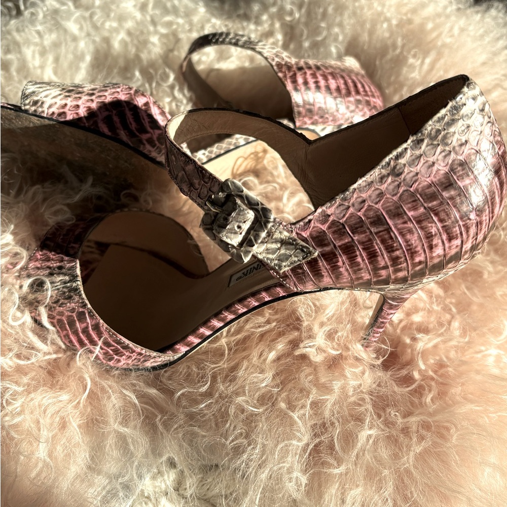 Stunning pink snake skin Manolo Blahnik heels!